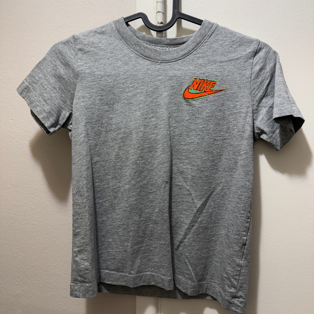 Nike youth small tee